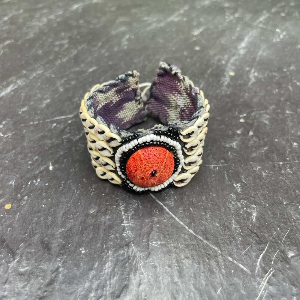 Handmade beaded / shell bracelets - Picture 6 of 6